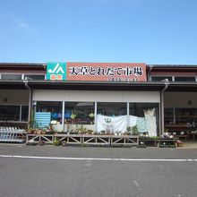 広い駐車場と広い店内が魅了！