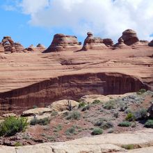 左端がデリケートアーチ。