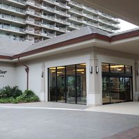 車寄せ。リゾート感は薄い感じです。