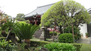 谷崎潤一郎も眠っています