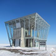 寒風を避けながら流氷が眺められる施設