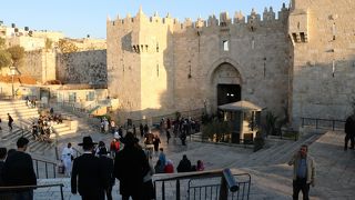 ベツレヘムへのバスが出ているバスターミナルから近い門ですが、日没後の治安は注意です。