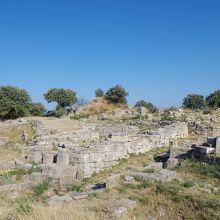 遺跡は原型を想像できないほど崩落しています。