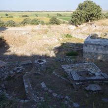 他の遺跡に比べて、かなり朽ち果てています。