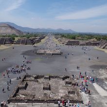 メキシコシティからアクセスするテオティワカン遺跡です。