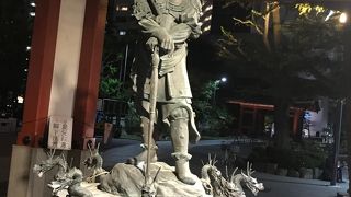 気合の入った立派な像