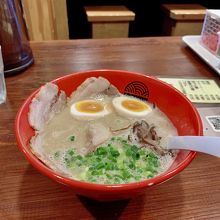 豚骨ラーメン