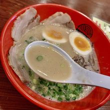 豚骨ラーメン