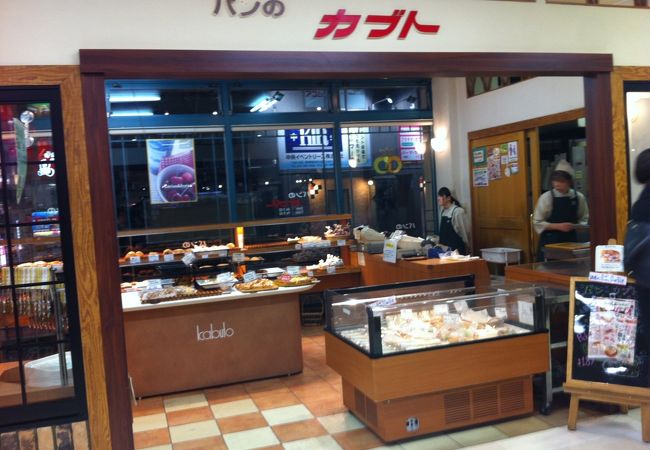 新潟駅中　トングでとっていいよ系パン屋