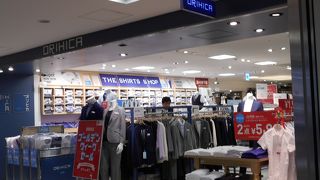 八重洲地下街に入っているビジネスウェアメインのショップ