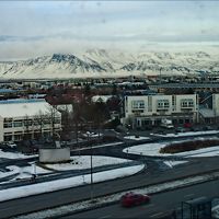 エレベーターの脇にソファーがあり、景色を眺められます