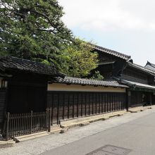 昔懐かしい町並みにホッとします…向かうは「井桁屋」さん