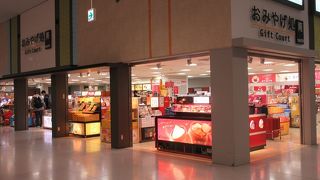 関空は国内線と国際線のチェックイン場所が近いので、外国人のお客さんも利用していました。