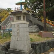 和歌山城の石切り場跡を中心とする公園です。