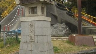 和歌山城の石切り場跡を中心とする公園です。