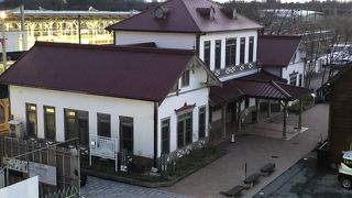 新駅舎のエントランスから見下ろそう