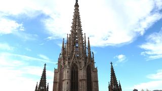 観光客は、有料時間帯にしか入場できませんでした。