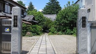 玉林寺と敷地が接するお寺
