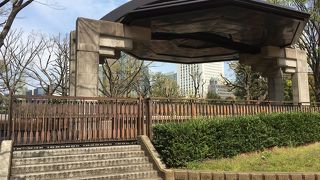 大噴水の近くです