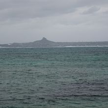 伊江島が見える海岸
