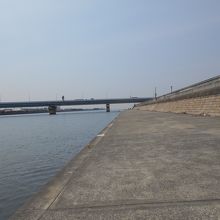 河口近くです。風が気持ちよいです。