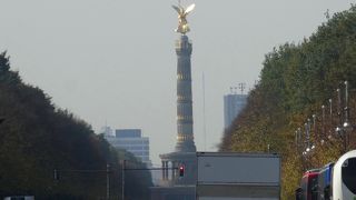 黄金に輝く女神がてっぺんに。ブランデンブルグ門とセットで。