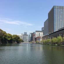 右奥に帝国劇場も見えます