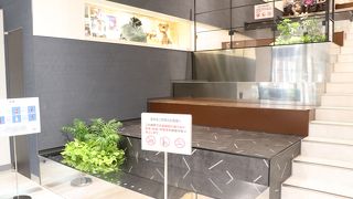 飲食店もちらほらと