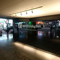 ホテル名があまり目立たない場所に表示