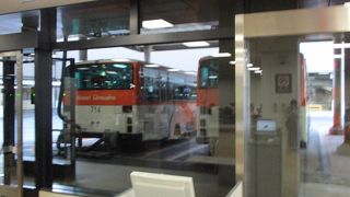 国内線は、ランプバスでの移動もあり。