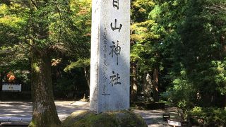 上杉謙信を祀る神社。