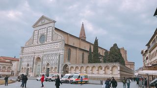 駅近　「サンタ　マリア　ノヴェッラ教会」　イタリア　フィレンツェ