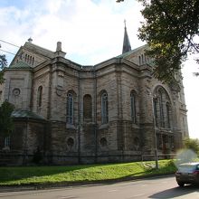 旧市街の教会に比べ、大きくしっかりとした雰囲気です。