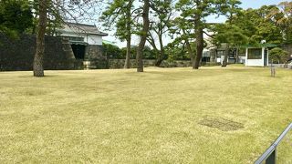 西の丸の坂下門の橋