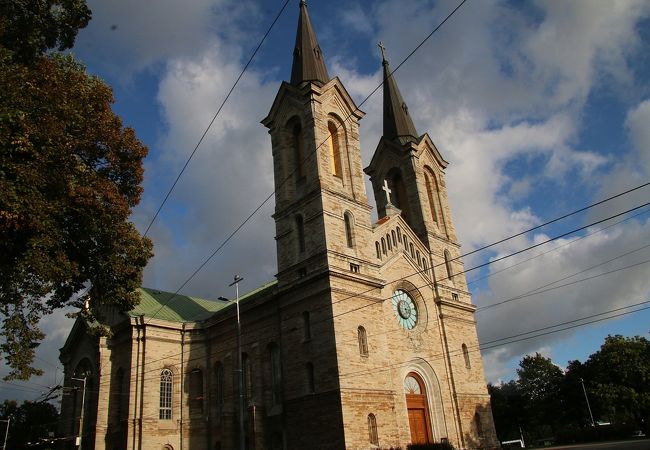 二つの尖塔を持つカールリ教会