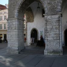 入口は少しわかりにくいですがここです