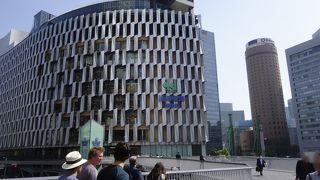 改築中の阪神百貨店