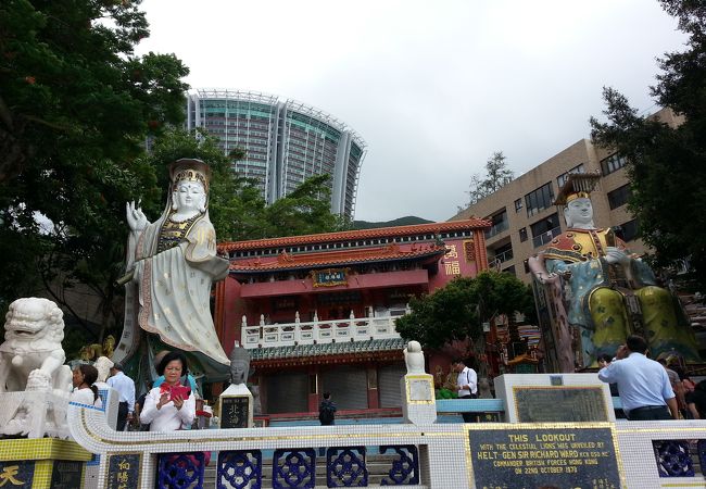 海の目の前にある公園