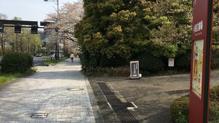 三宅家の上屋敷からついた坂