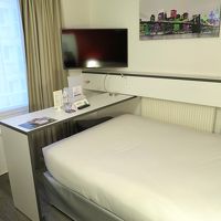 部屋は狭いけれど、物を置ける場所が工夫されていました