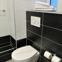 タオルは便器の上の棚