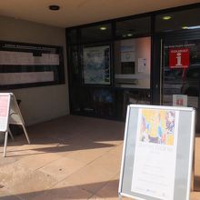 玄関からすぐ案内所