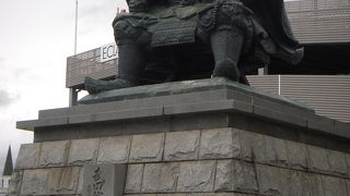 武田信玄公生誕の地・甲府のシンボル的存在の銅像