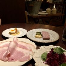 おまかせの前菜 手作りのハムも美味しい～