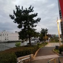 橋から中央市場へ行く辺り