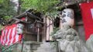 御本殿では八つの神を祀っています