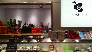 お惣菜色々あります