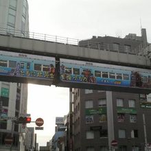 「北斗の拳」のケンシロウなどが描かれたラッピング車両でした