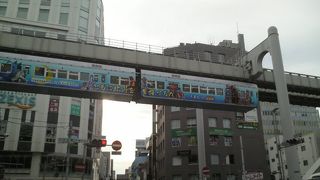 「北斗の拳」などラッピング車両が走るのも魅力です