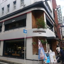 2階には喫煙席あり